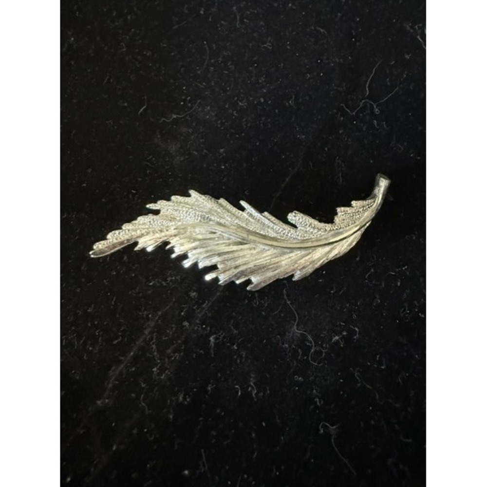Vintage Silver Tone Textured Feather Leaf Brooch Pin Mid Century Costume Jewelry